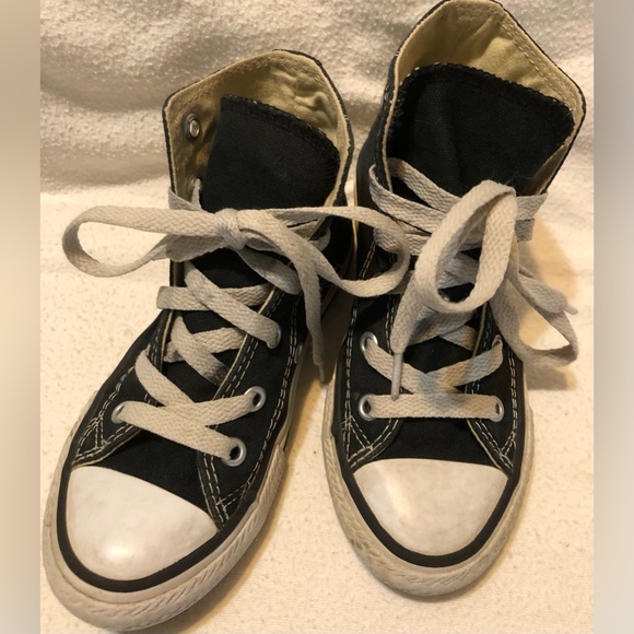 Kid’s High Top Converse All Star Youth size 11 in classic black - Picture 6 of 10